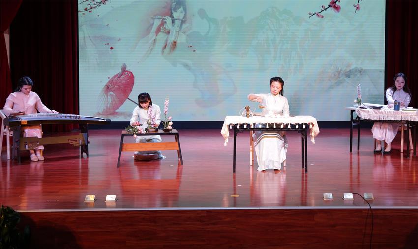 乐鱼·（中国区）体育官方网站-Leyu Sports
2019年度工作动员大会---传统文化展示《茶花墨韵》