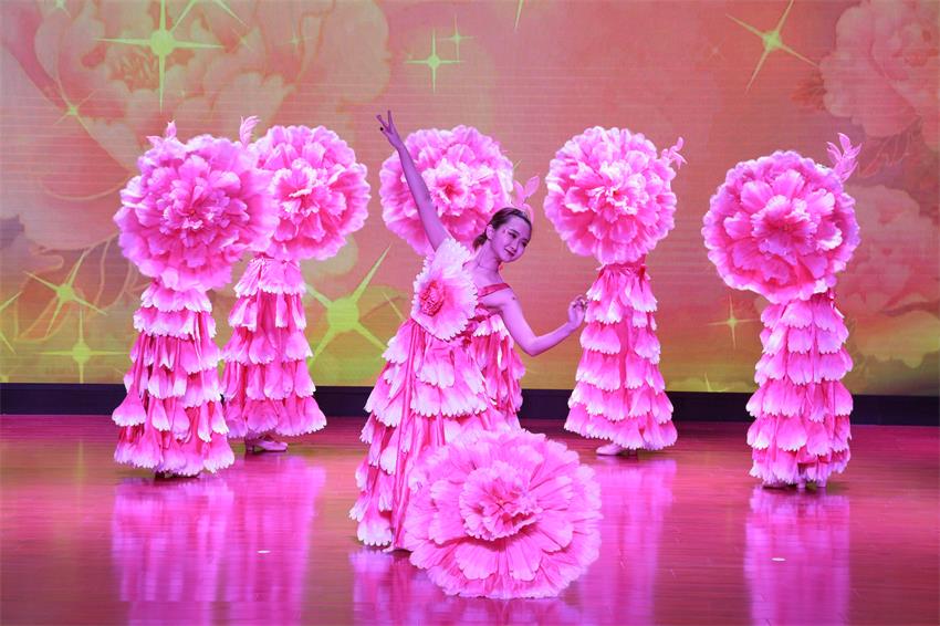 乐鱼·（中国区）体育官方网站-Leyu Sports
2019年度工作动员大会---舞蹈《花开树恩》