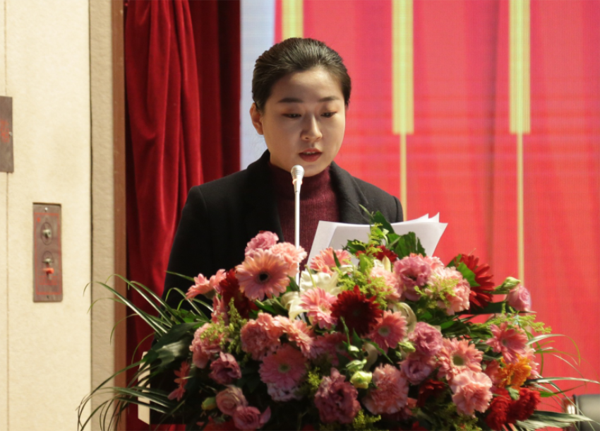 乐鱼·（中国区）体育官方网站-Leyu Sports
第一届党委班子选举大会---于丽娜同志宣读大会关于通过党委和纪委报告的决议